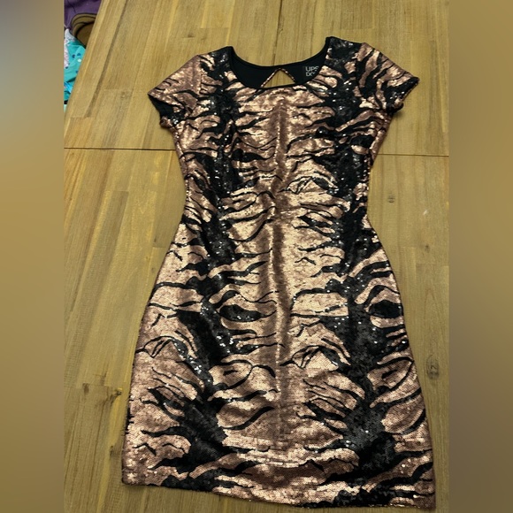 Cute going out dress with open back - Picture 2 of 2